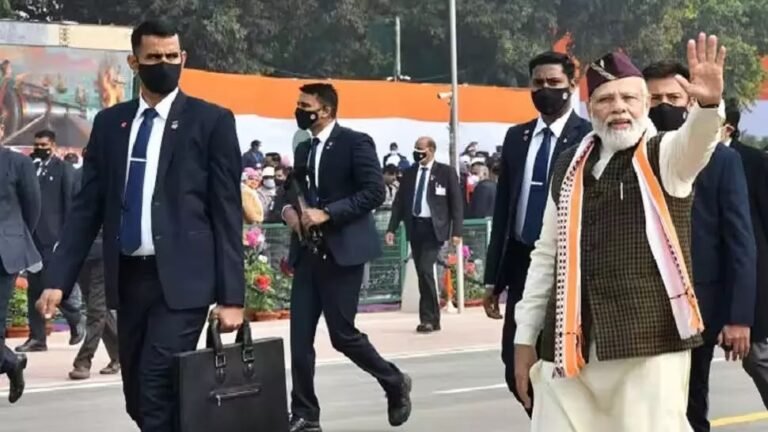 प्रधानमंत्री नरेंद्र मोदी को जान से मारने की साजिश से जुड़े एक फोन कॉल की जांच जारी है। खबर है कि मुंबई पुलिस कंट्रोल रूम को कॉल आया था,